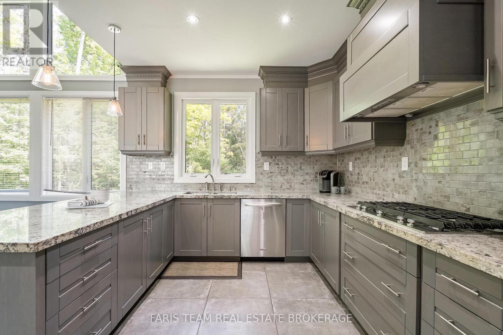 7 Duquette Court, Tiny, ON - Indoor Photo Showing Kitchen With Upgraded Kitchen