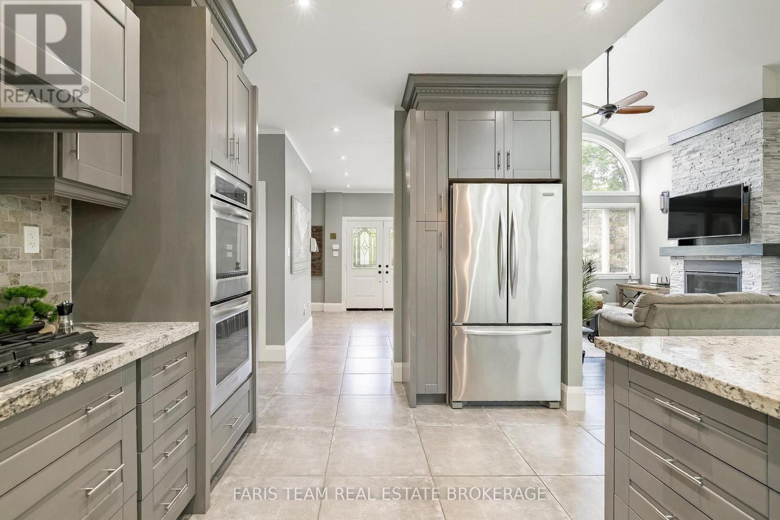 7 Duquette Court, Tiny, ON - Indoor Photo Showing Kitchen With Upgraded Kitchen
