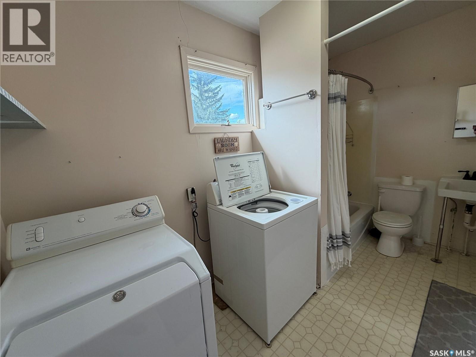 277 2Nd Avenue W, Melville, SK - Indoor Photo Showing Laundry Room