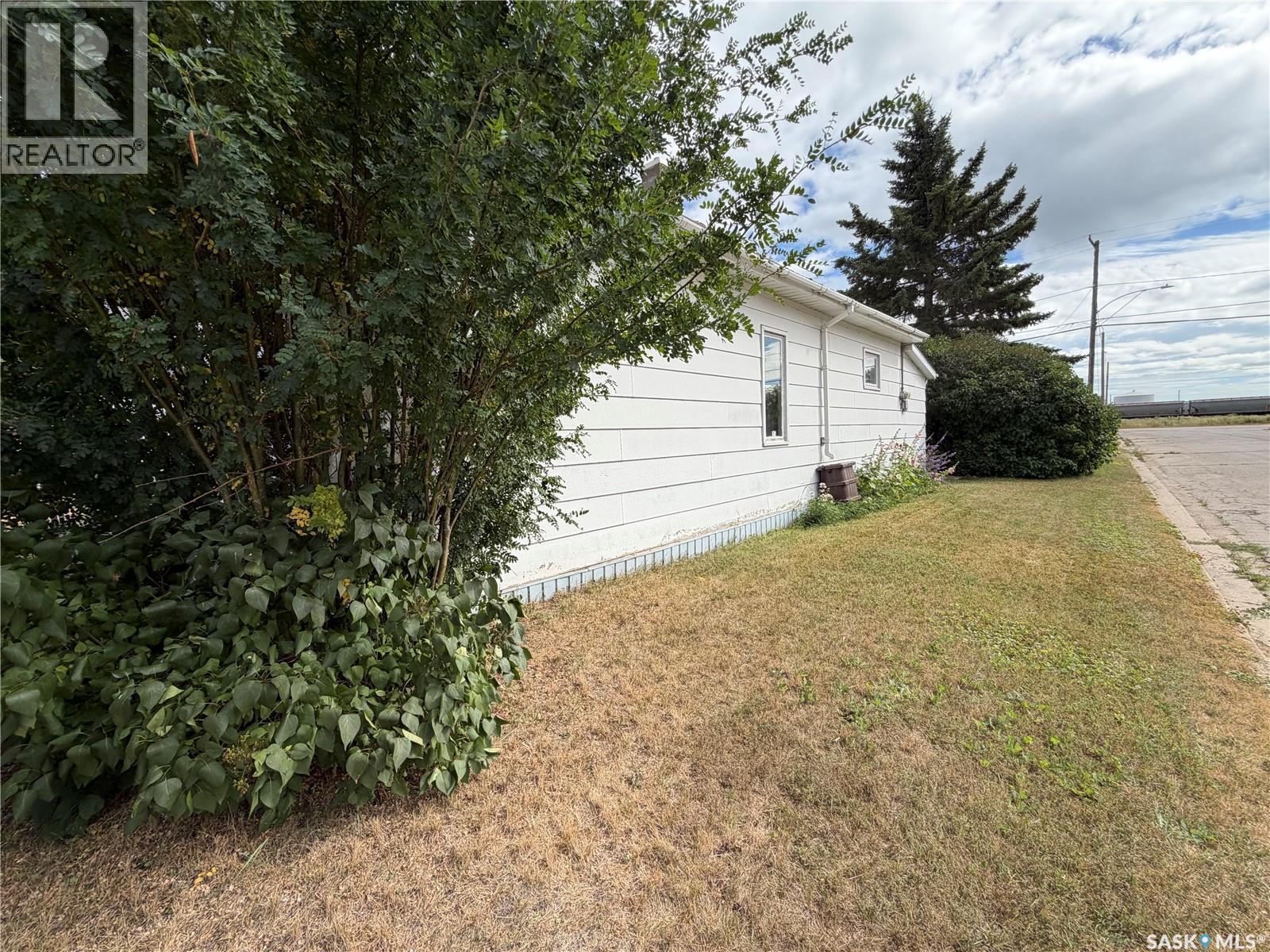 277 2Nd Avenue W, Melville, SK - Outdoor