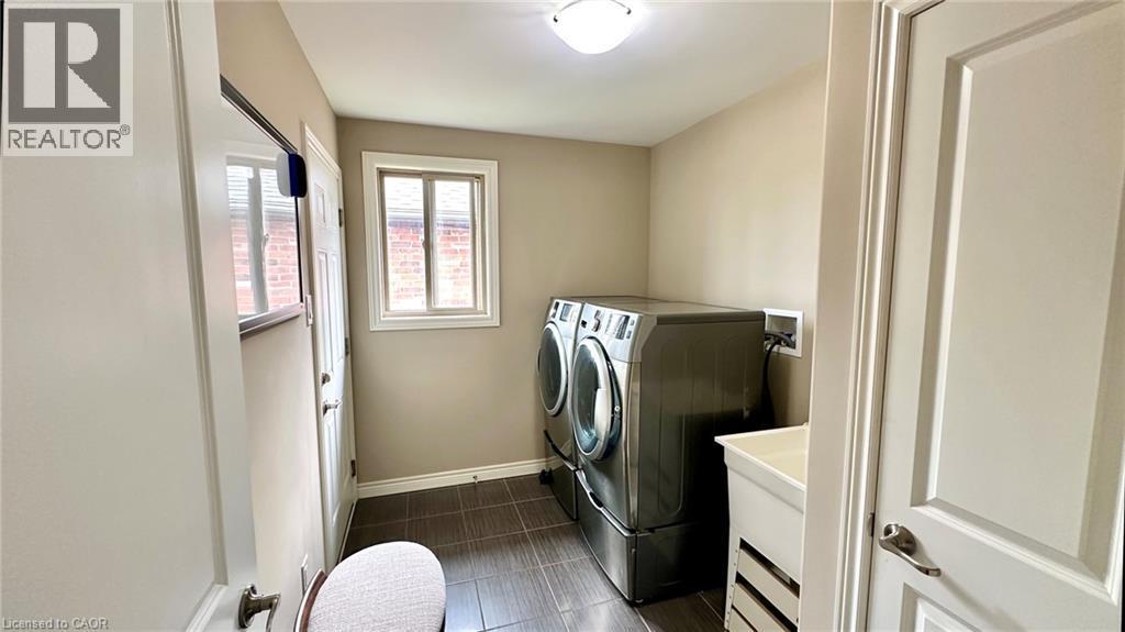66 Driftwood Drive, Simcoe, ON - Indoor Photo Showing Laundry Room