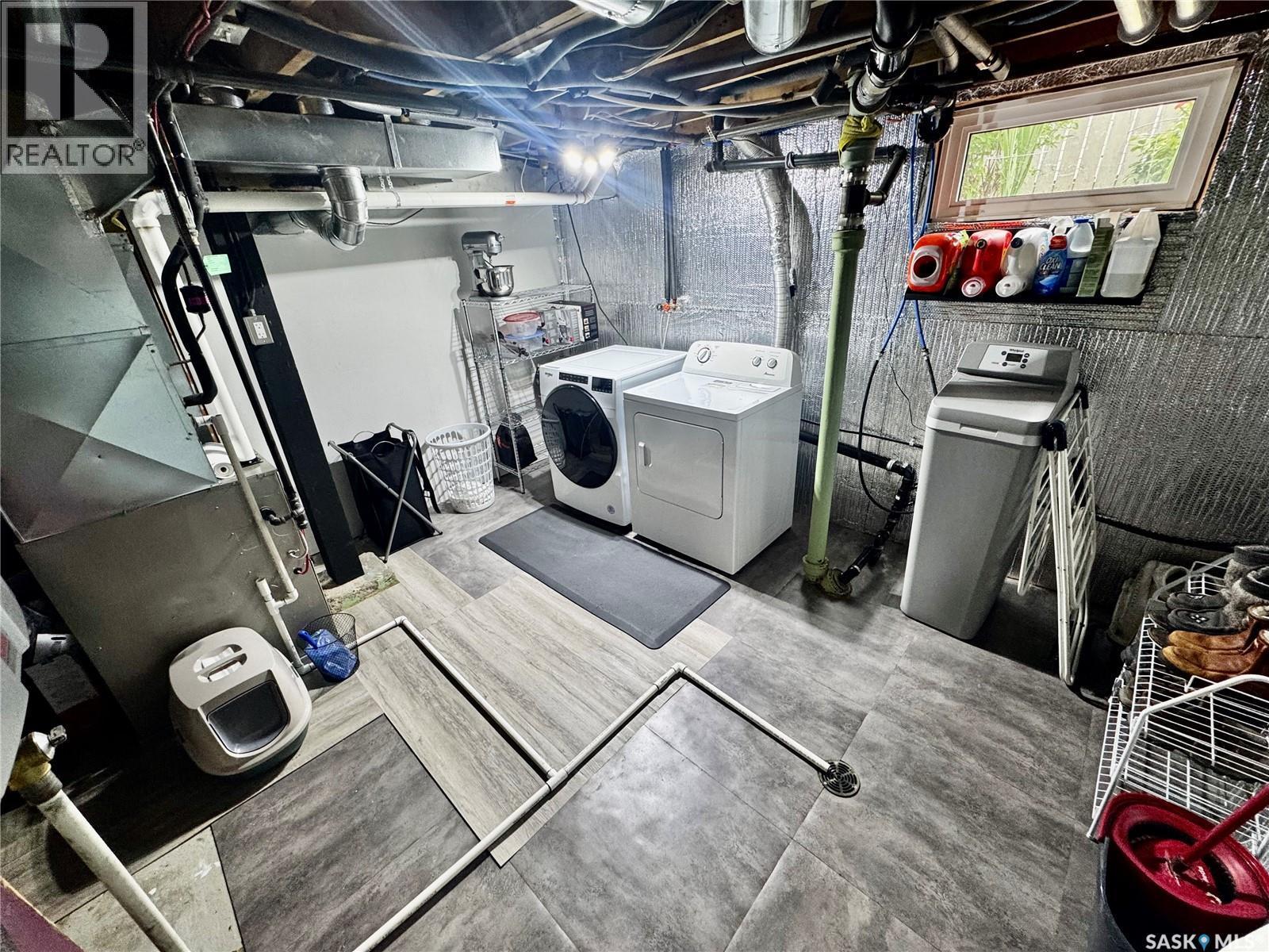 142 Peaker Avenue, Yorkton, SK - Indoor Photo Showing Laundry Room