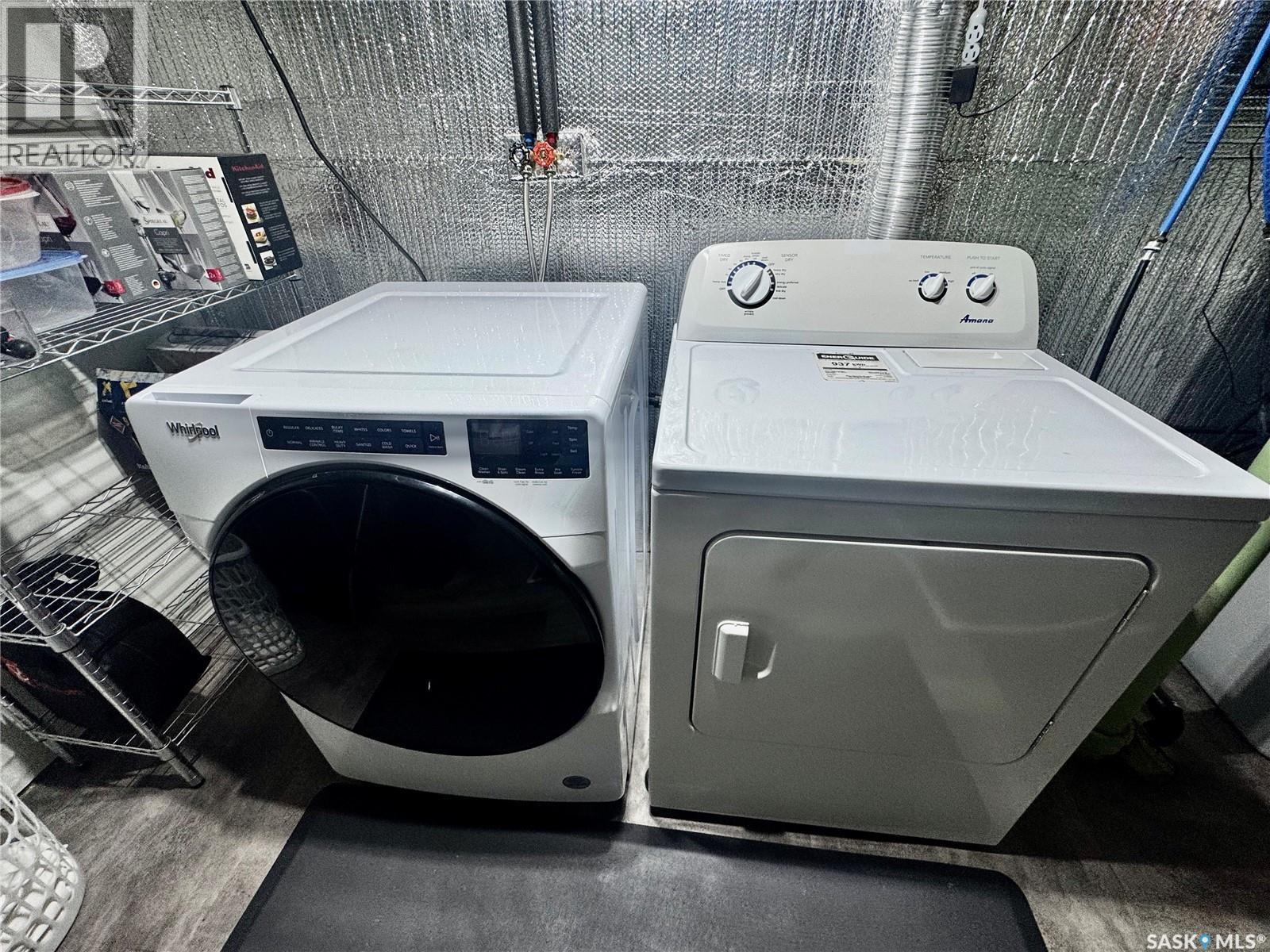 142 Peaker Avenue, Yorkton, SK - Indoor Photo Showing Laundry Room