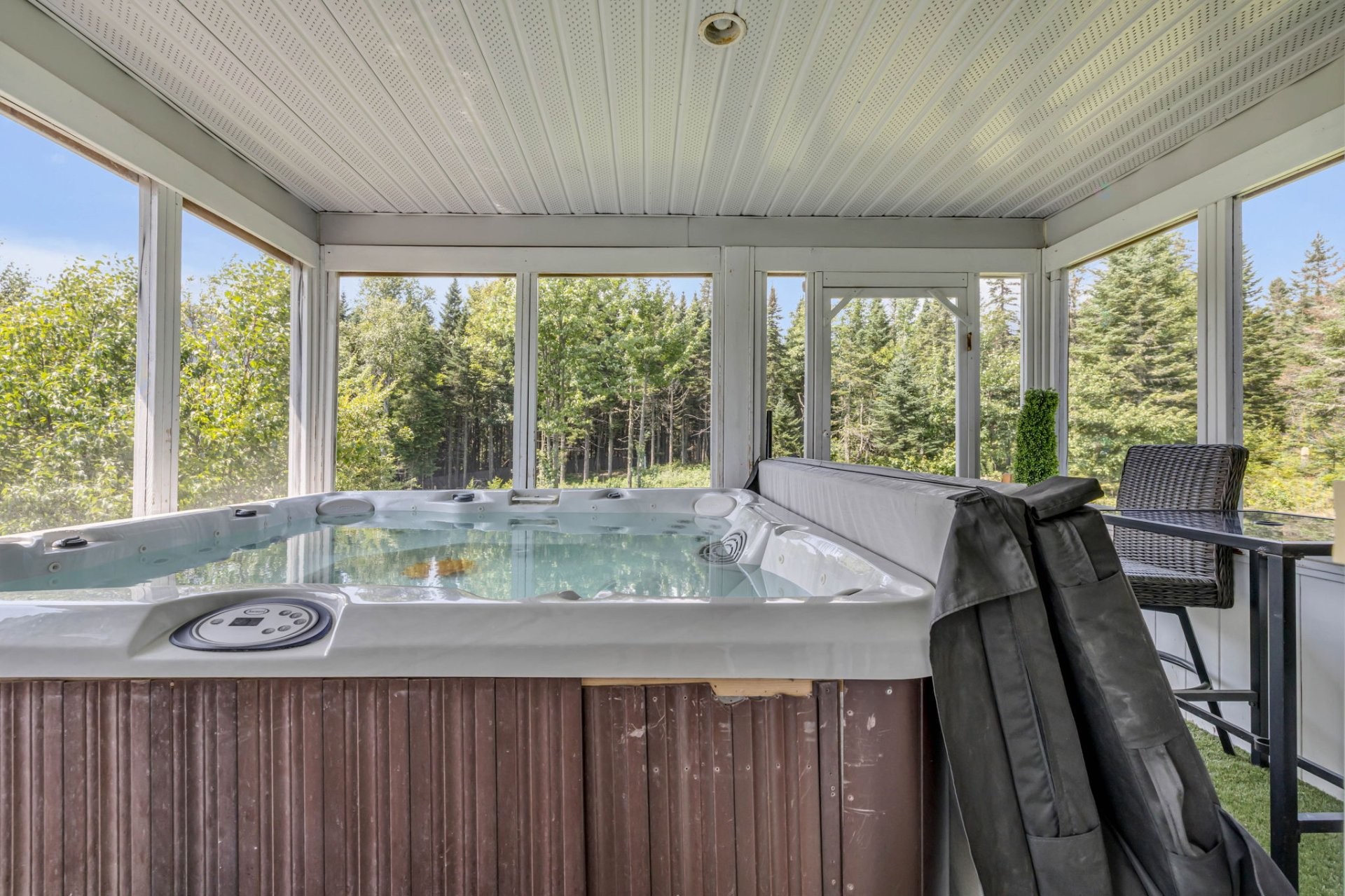 Spa - 765 Av. Ste-Brigitte, Sainte-Brigitte-De-Laval, QC - Outdoor With Exterior