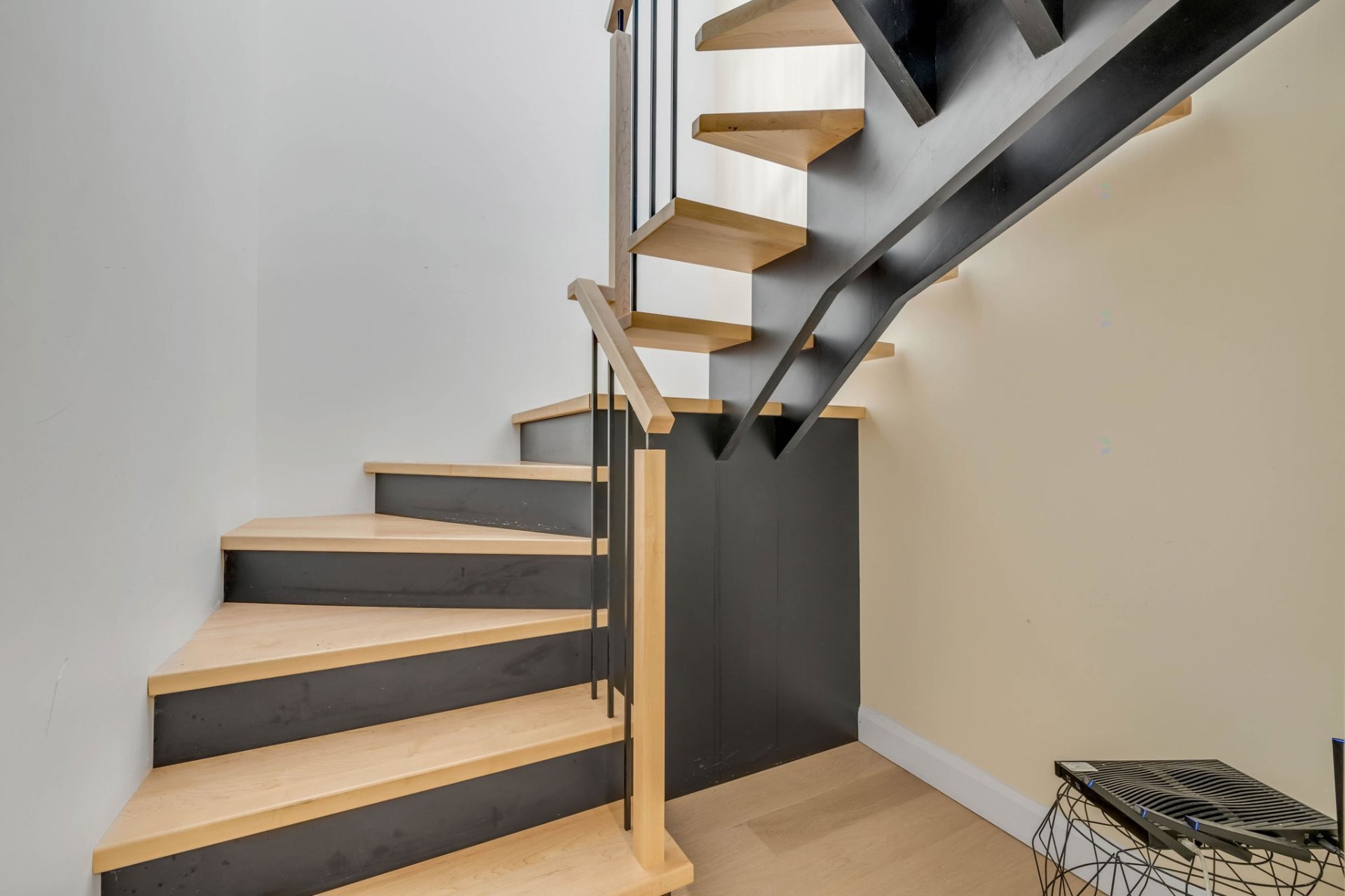 Escalier - 765 Av. Ste-Brigitte, Sainte-Brigitte-De-Laval, QC - Indoor Photo Showing Other Room
