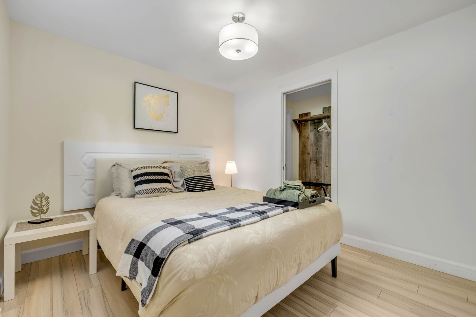 Chambre à coucher - 765 Av. Ste-Brigitte, Sainte-Brigitte-De-Laval, QC - Indoor Photo Showing Bedroom