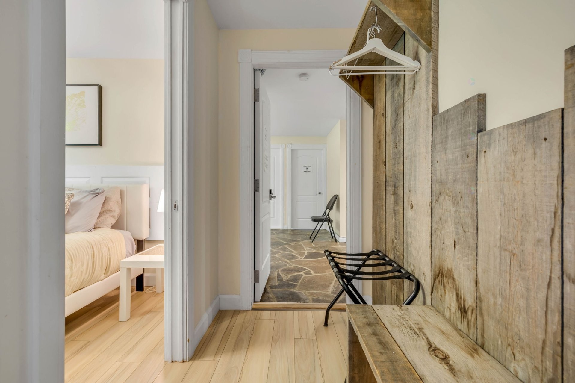Corridor - 765 Av. Ste-Brigitte, Sainte-Brigitte-De-Laval, QC - Indoor Photo Showing Other Room