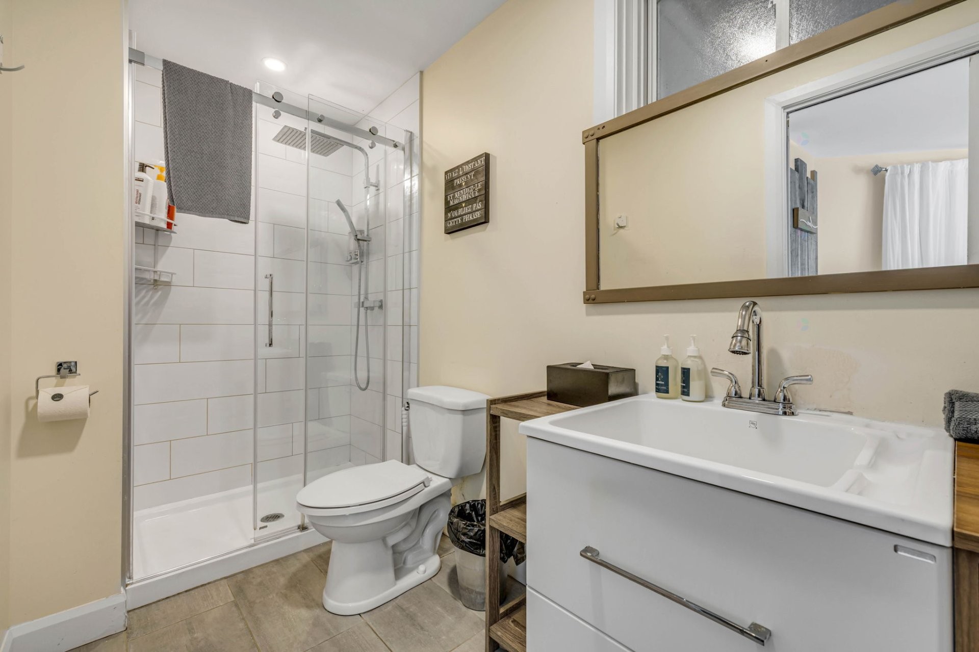 Salle de bains - 765 Av. Ste-Brigitte, Sainte-Brigitte-De-Laval, QC - Indoor Photo Showing Bathroom