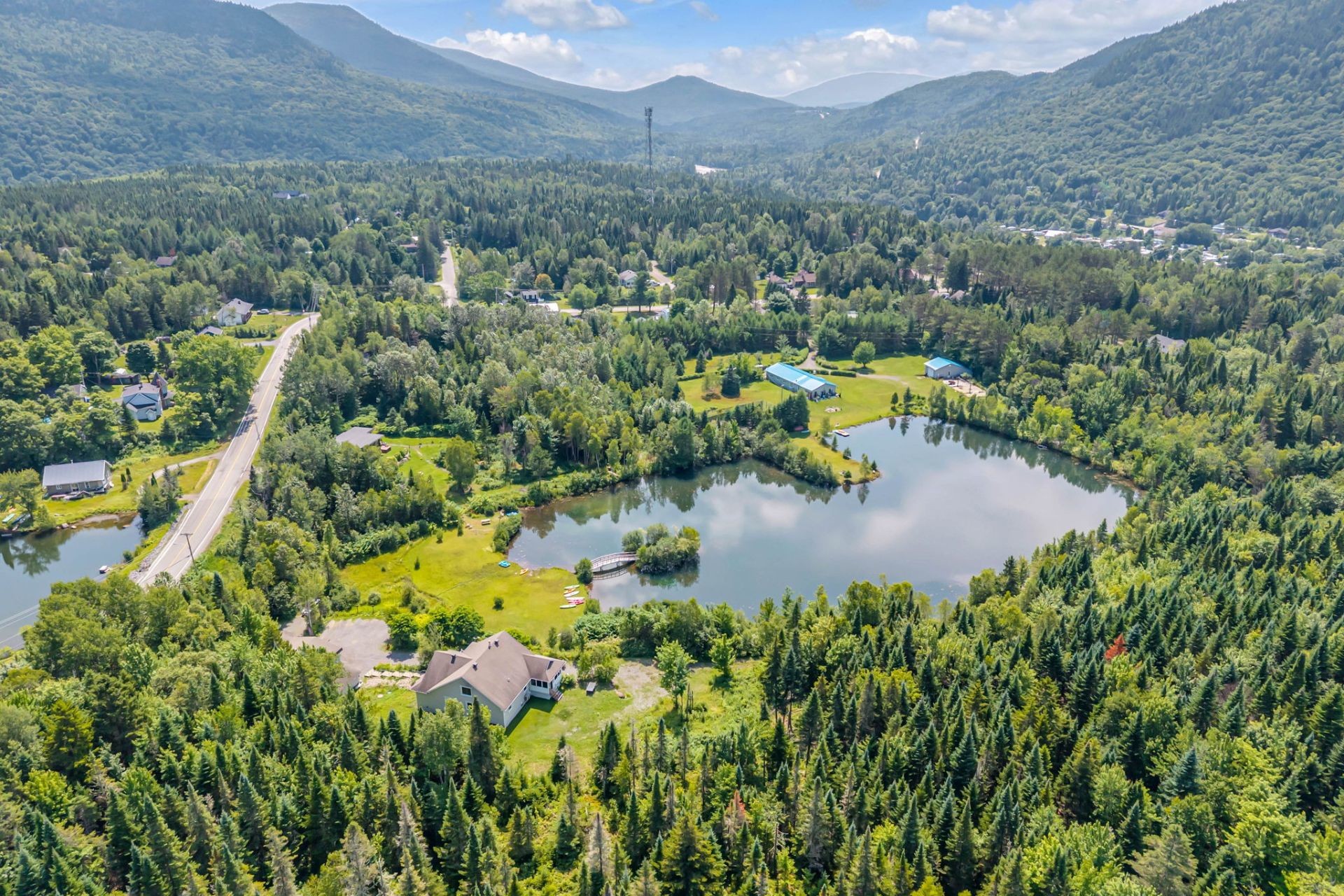Photo aérienne - 765 Av. Ste-Brigitte, Sainte-Brigitte-De-Laval, QC - Outdoor With Body Of Water With View