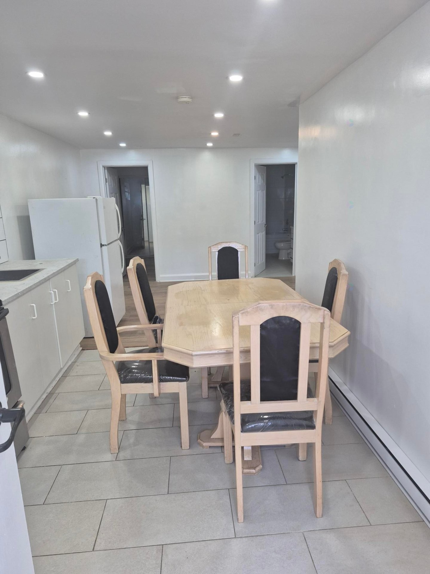Dinette - 14A Rue De Bayeux, Laval (Laval-Des-Rapides), QC - Indoor Photo Showing Dining Room