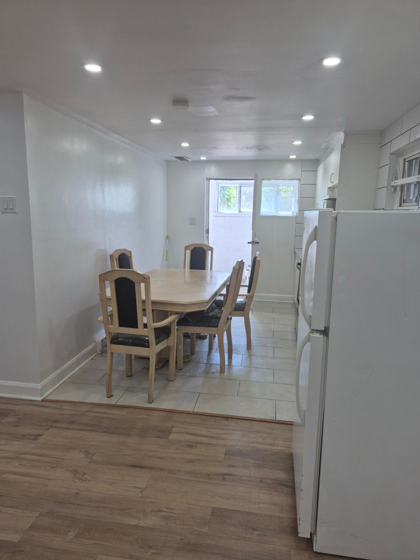 Dinette - 14A Rue De Bayeux, Laval (Laval-Des-Rapides), QC - Indoor Photo Showing Dining Room