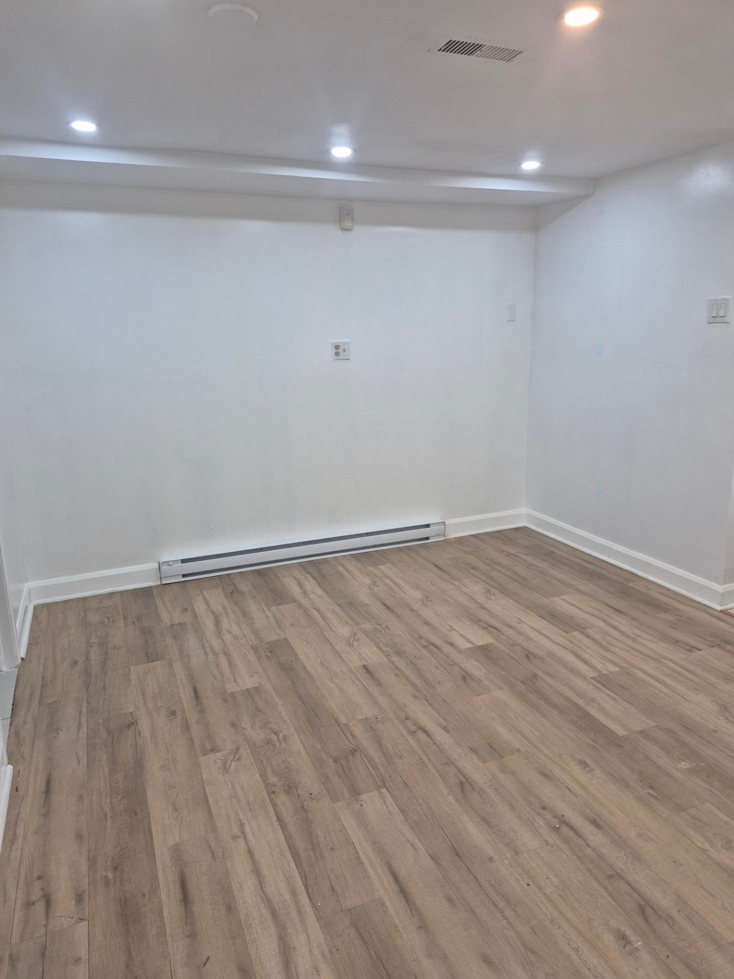 Living Room - 14A Rue De Bayeux, Laval (Laval-Des-Rapides), QC - Indoor Photo Showing Other Room