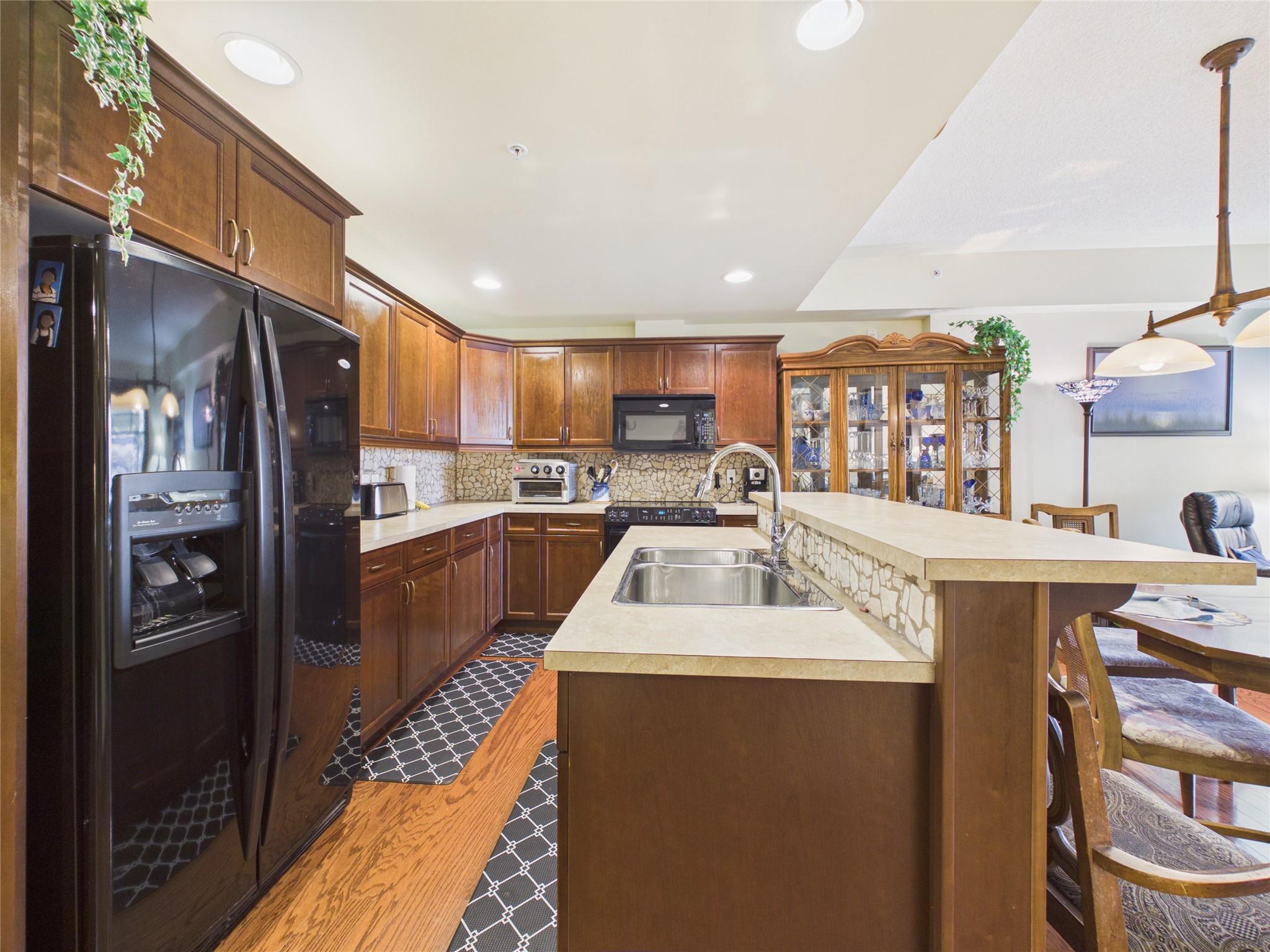308-880 Dogwood Drive, Kimberley, BC - Indoor Photo Showing Kitchen With Double Sink