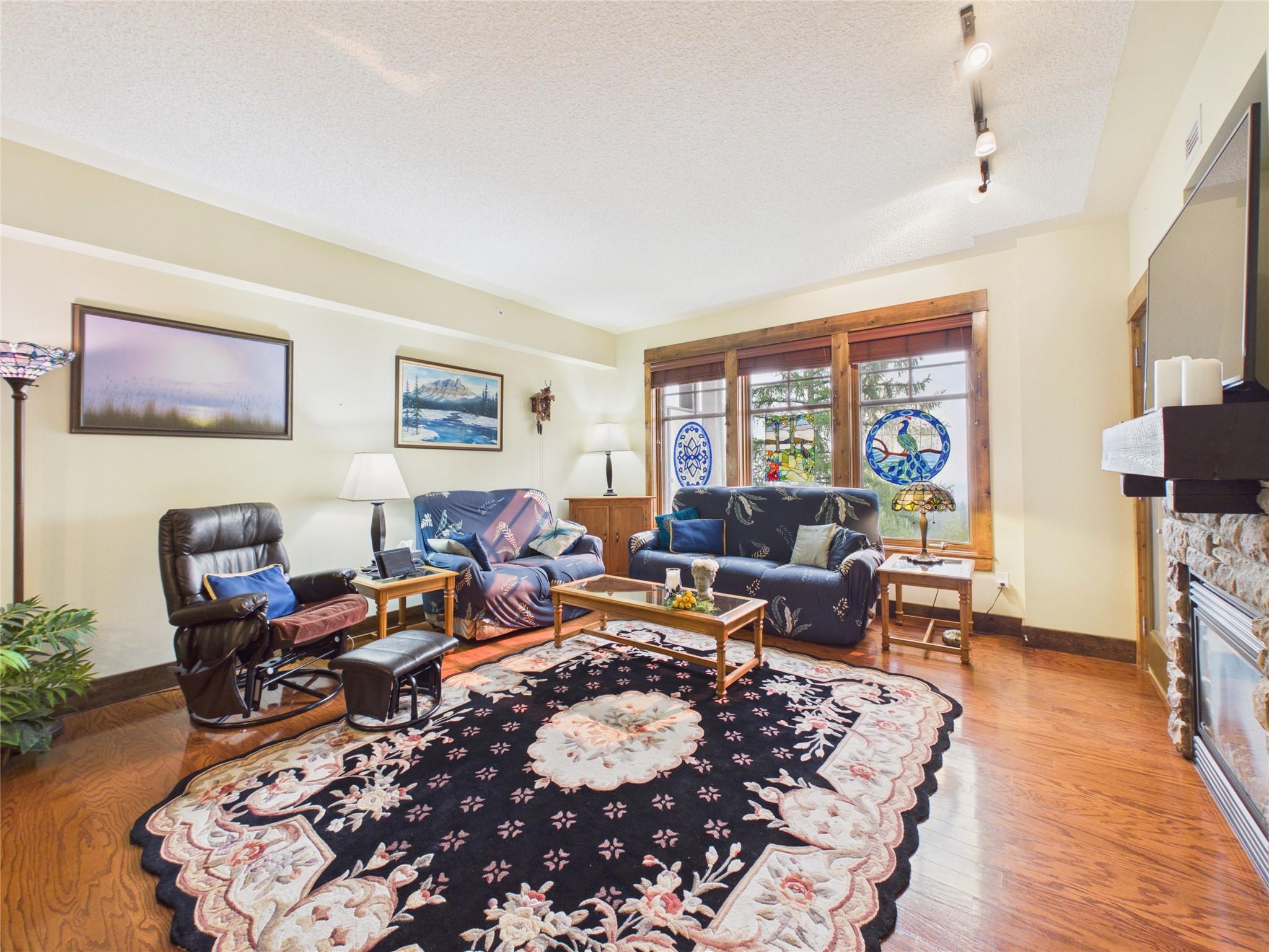 308-880 Dogwood Drive, Kimberley, BC - Indoor Photo Showing Living Room