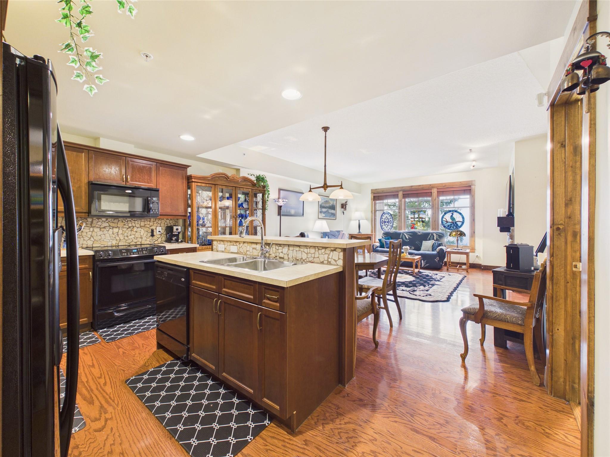 308-880 Dogwood Drive, Kimberley, BC - Indoor Photo Showing Kitchen With Double Sink