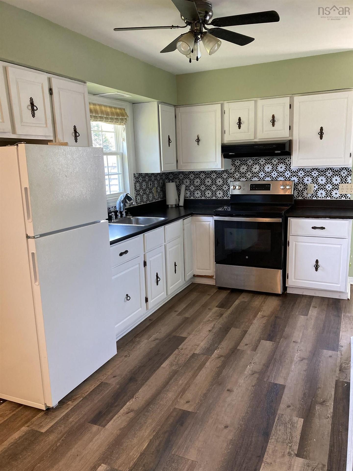 15 Montery Drive, Salmon River, NS - Indoor Photo Showing Kitchen