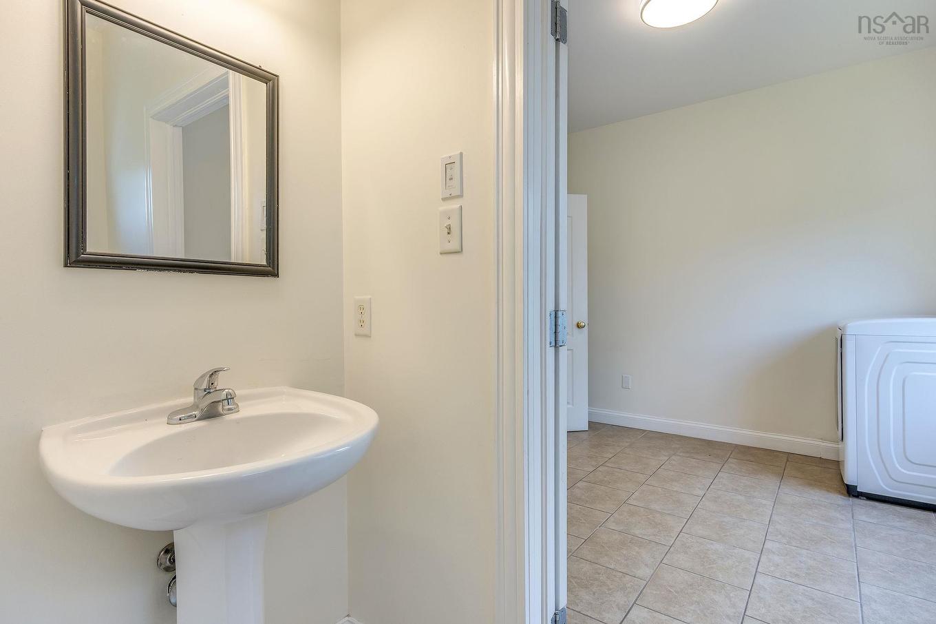 86 Stone Gate Drive, Halifax, NS - Indoor Photo Showing Bathroom