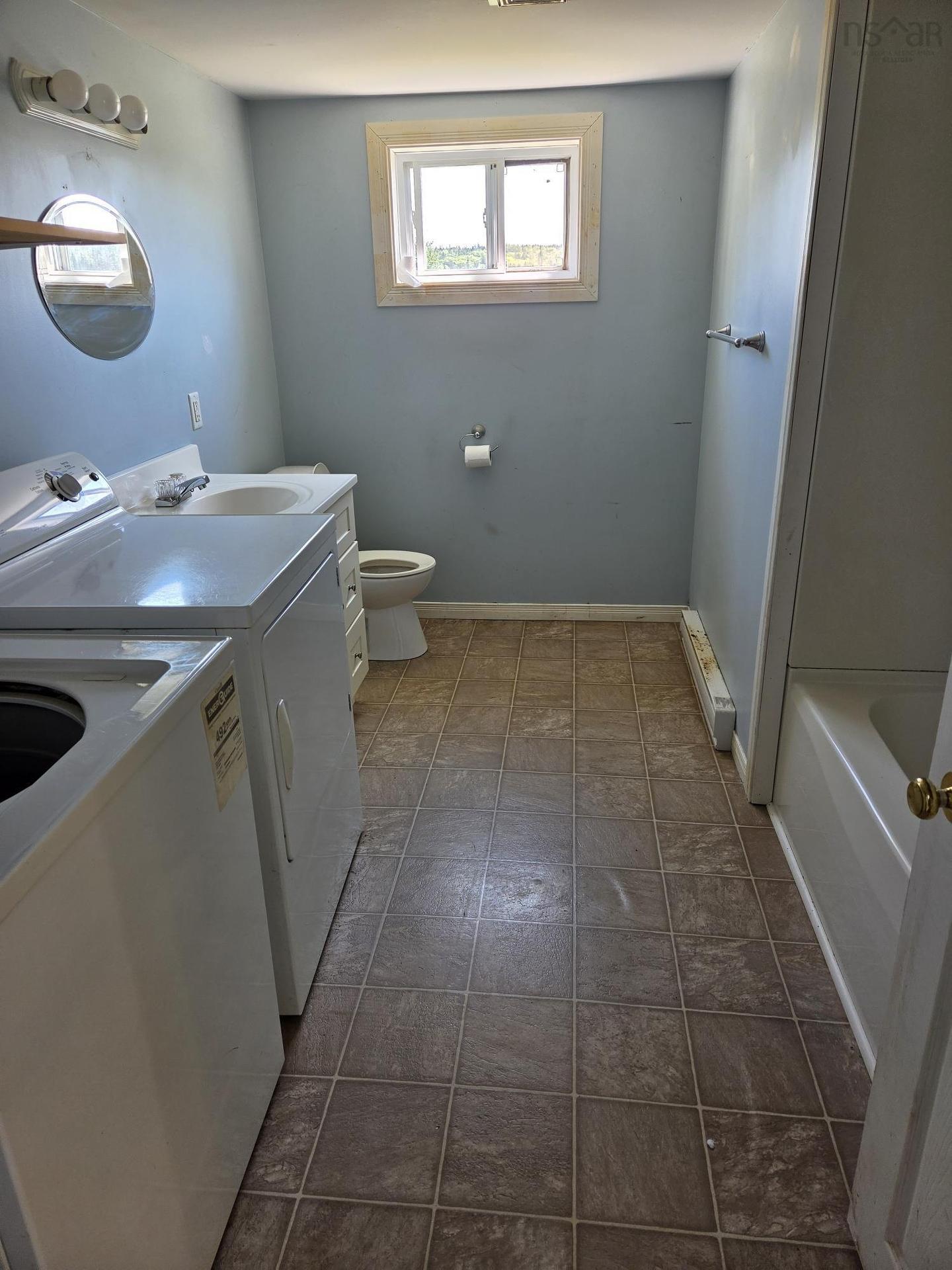 237 Fraser Rd, Harmony, NS - Indoor Photo Showing Other Room