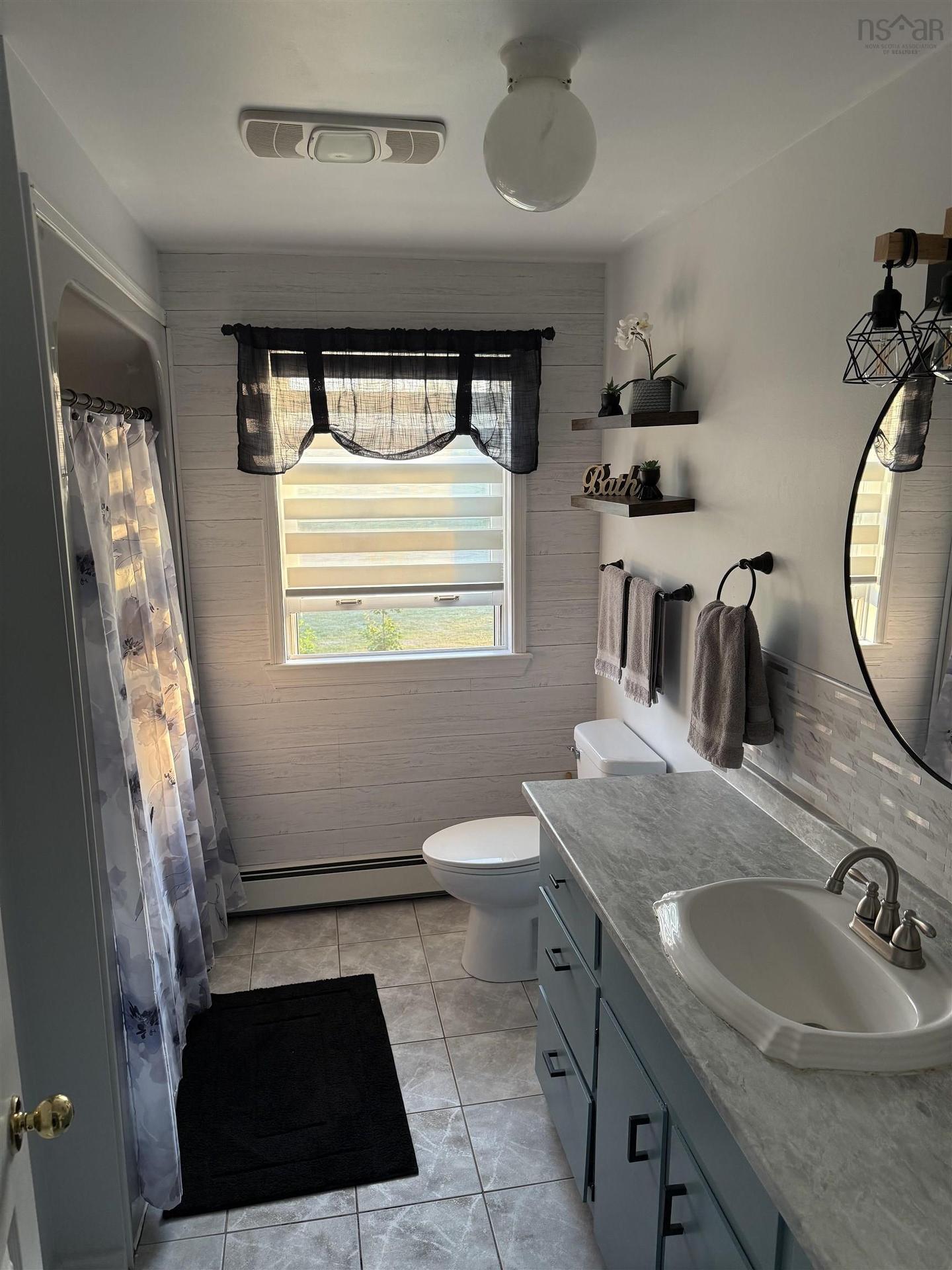 121 Pipers Lane, Inverside, NS - Indoor Photo Showing Bathroom