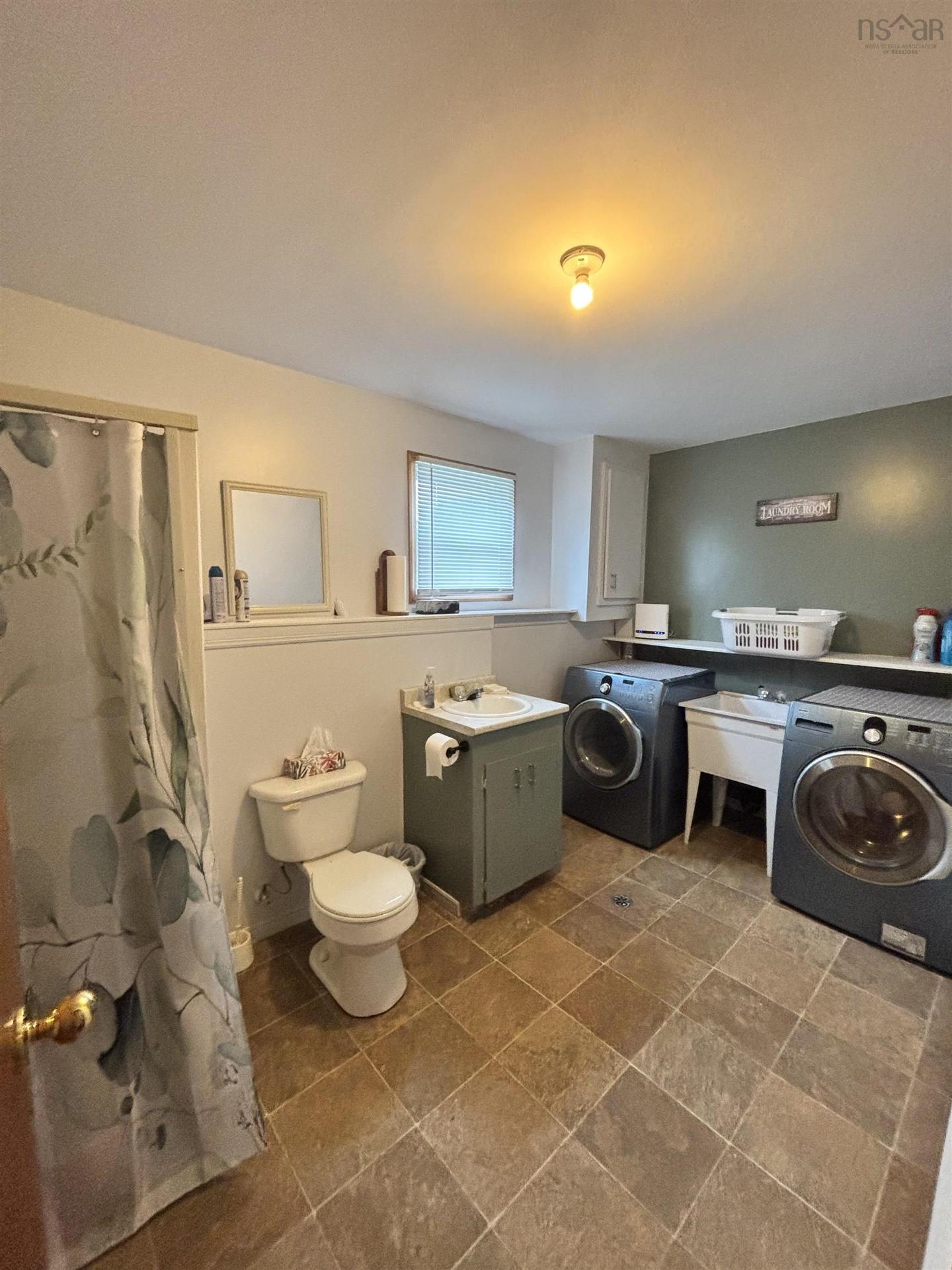 121 Pipers Lane, Inverside, NS - Indoor Photo Showing Laundry Room
