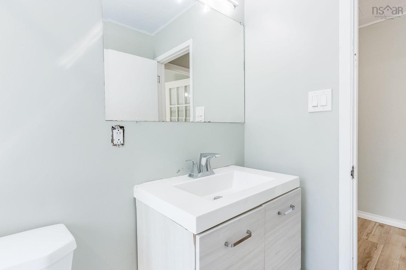2 Minas Street, Kentville, NS - Indoor Photo Showing Bathroom