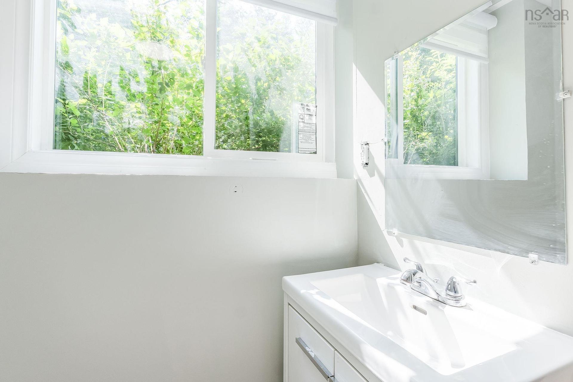 2 Minas Street, Kentville, NS - Indoor Photo Showing Bathroom