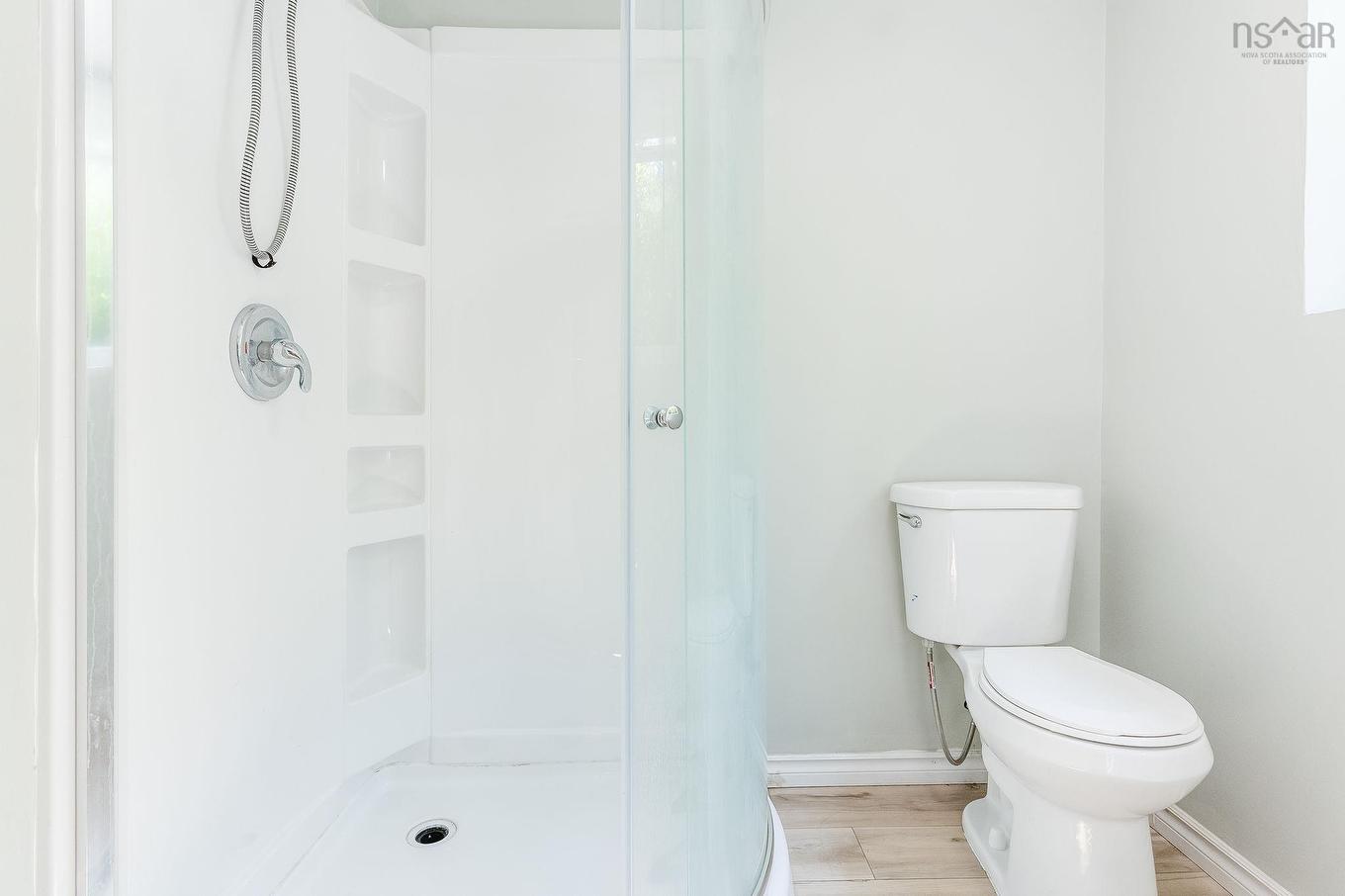 2 Minas Street, Kentville, NS - Indoor Photo Showing Bathroom