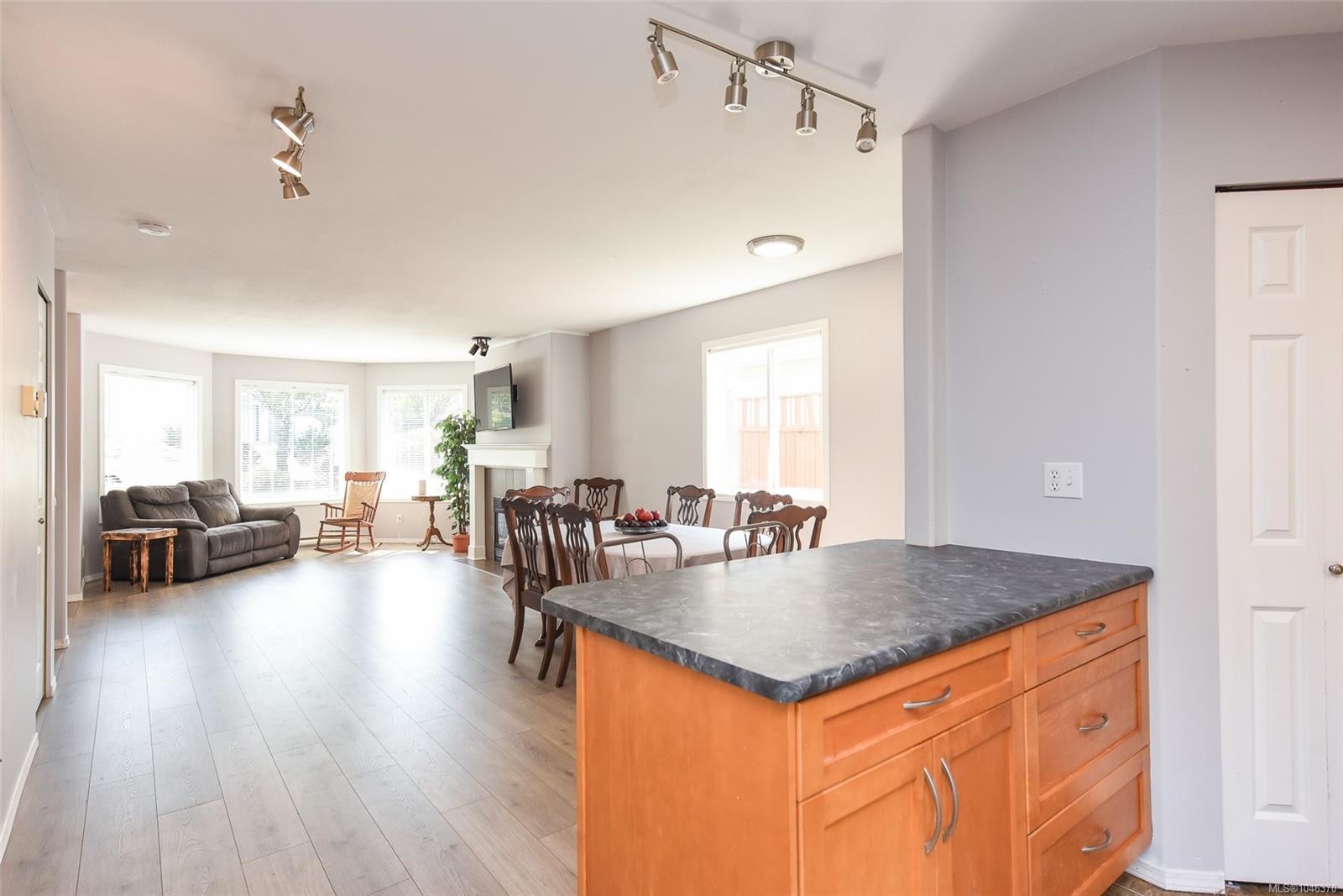 1272 Crown Pl, Comox, BC