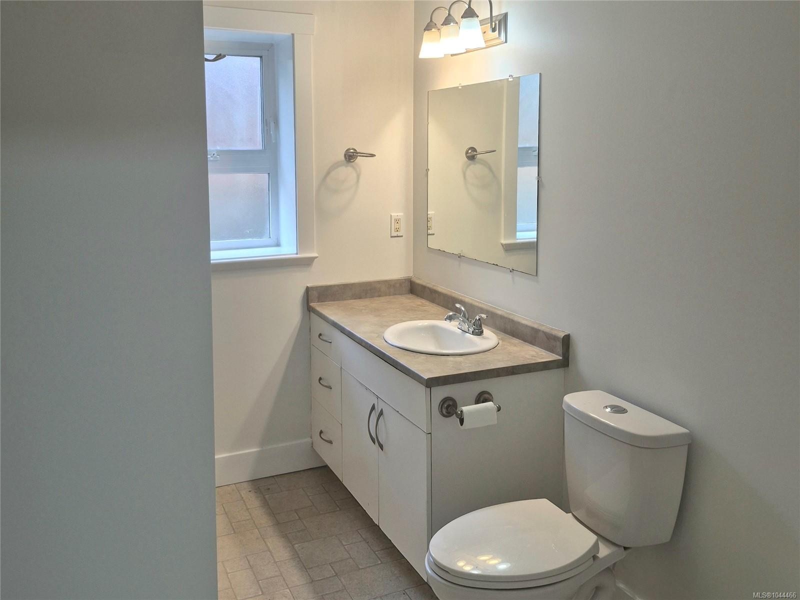 497 Poets Trail Dr, Nanaimo, BC