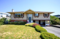 178 Rodello St Comox, BC V9M 1V2