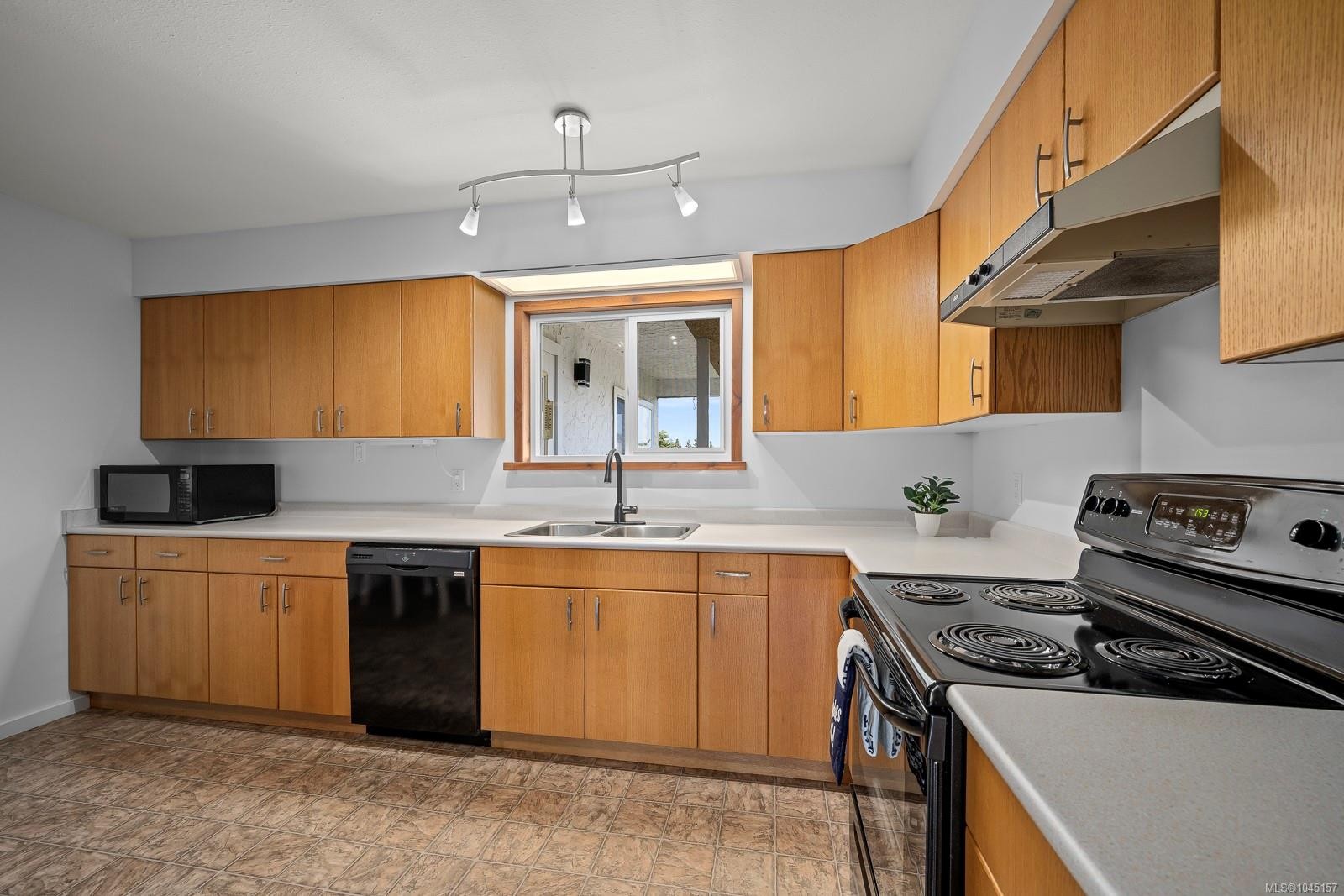 178 Rodello St, Comox, BC