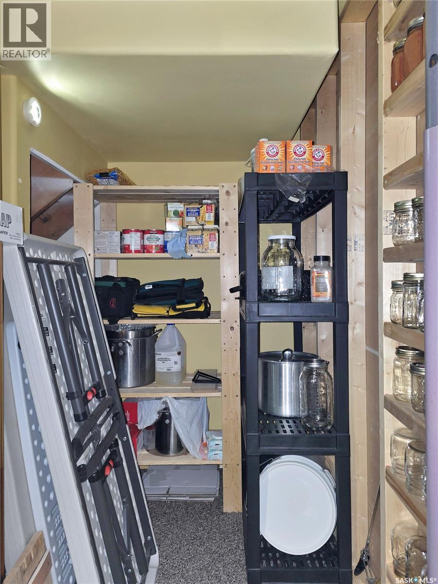 118 Meadowlark Park, Warman, SK - Indoor With Storage
