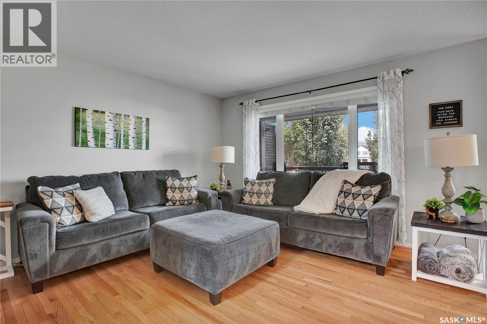 118 Meadowlark Park, Warman, SK - Indoor Photo Showing Living Room