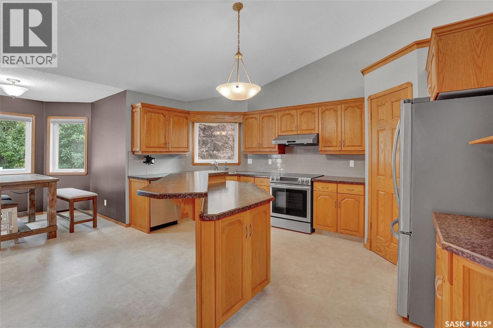 3210 Peyson Bay E, Regina, SK - Indoor Photo Showing Kitchen