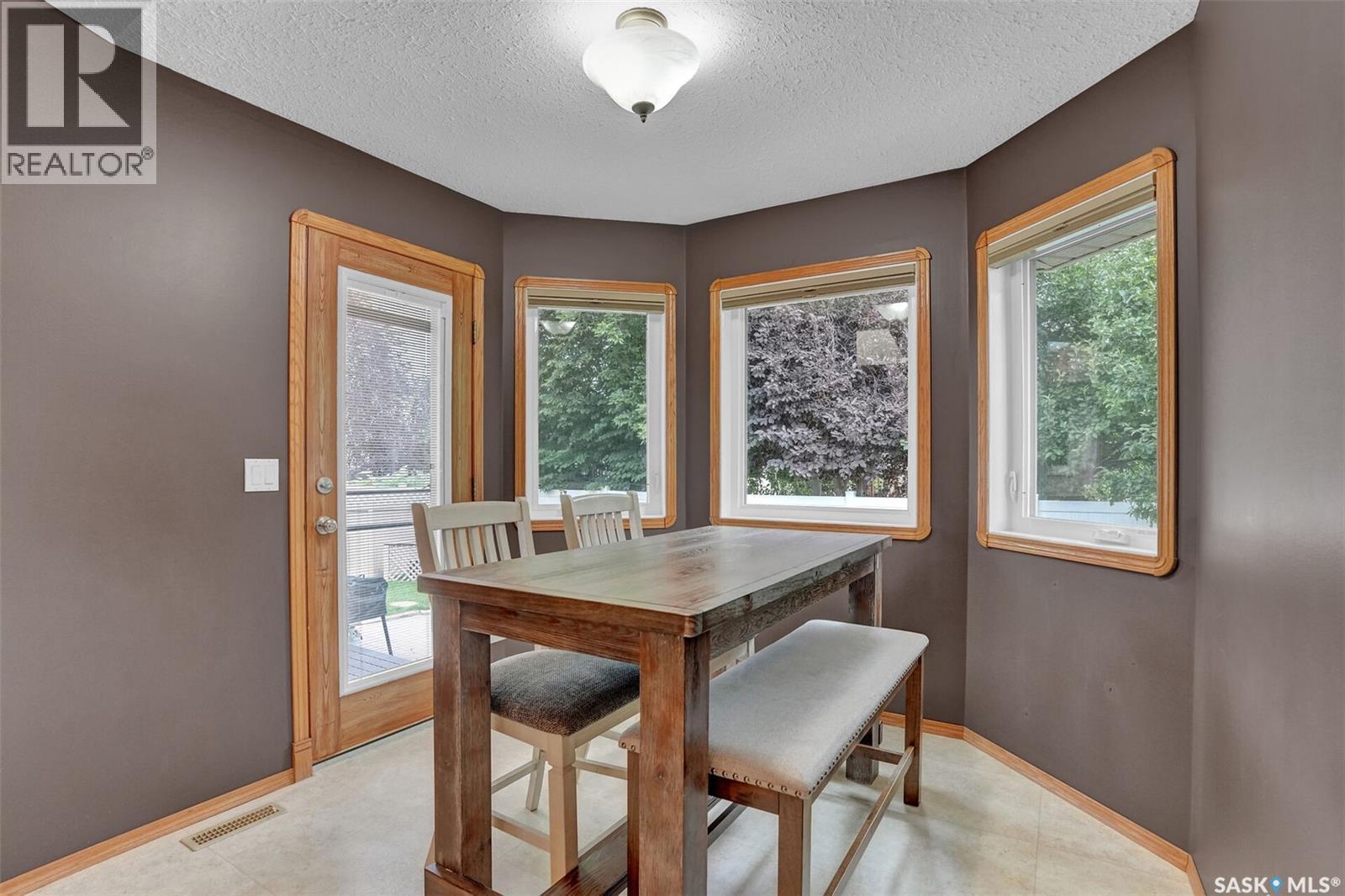 3210 Peyson Bay E, Regina, SK - Indoor Photo Showing Dining Room