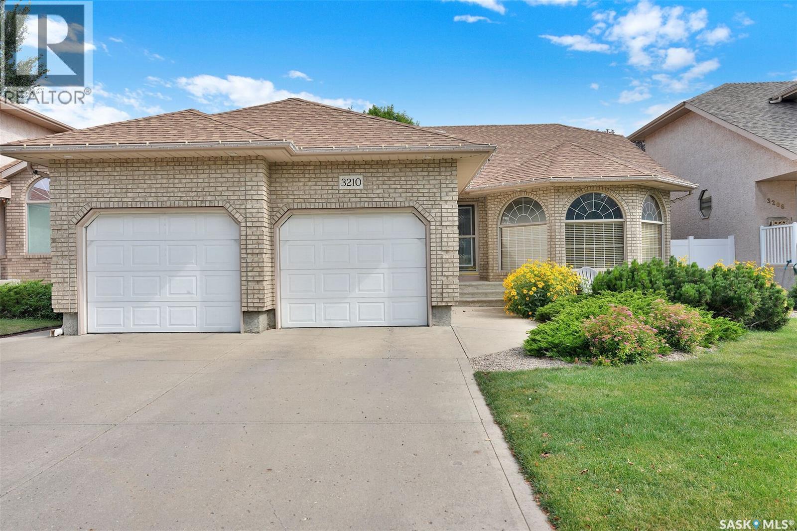3210 Peyson Bay E, Regina, SK - Outdoor