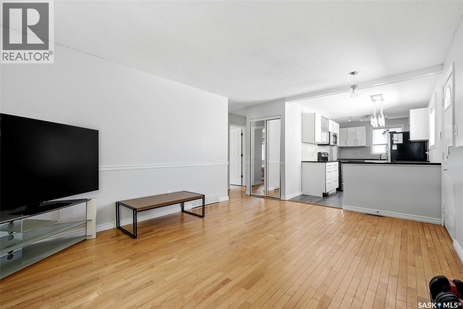 5834 Mckinley Avenue, Regina, SK - Indoor