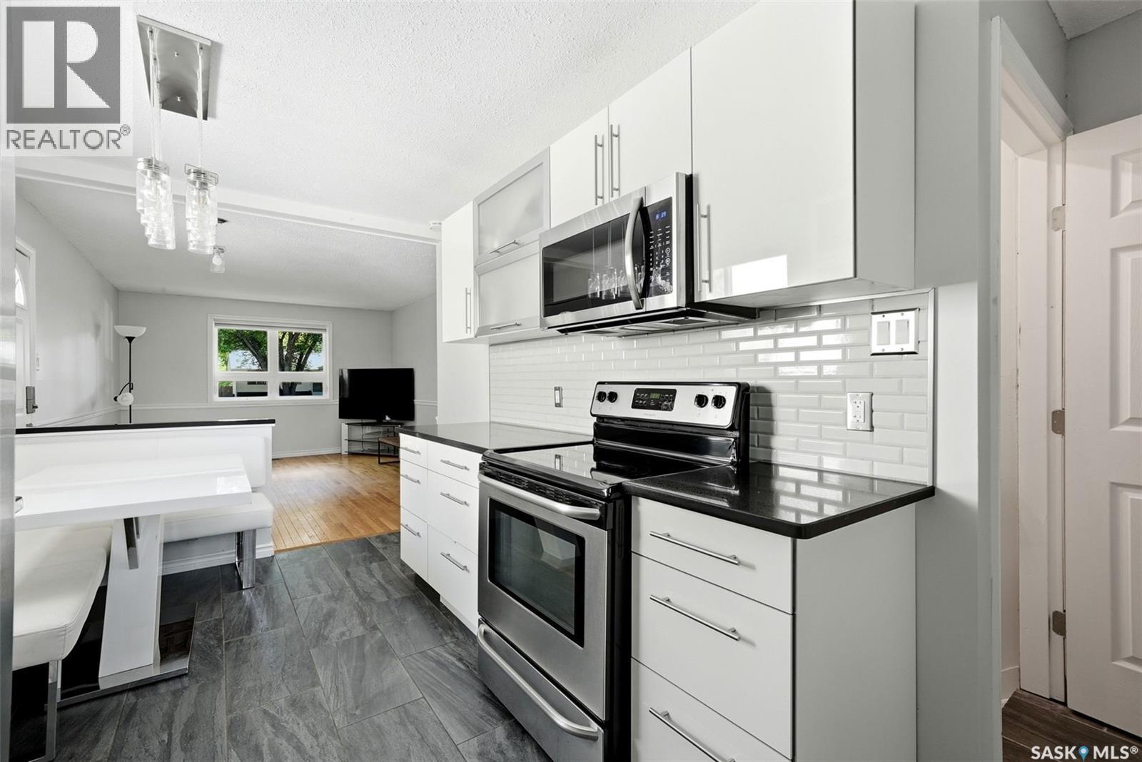 5834 Mckinley Avenue, Regina, SK - Indoor Photo Showing Kitchen