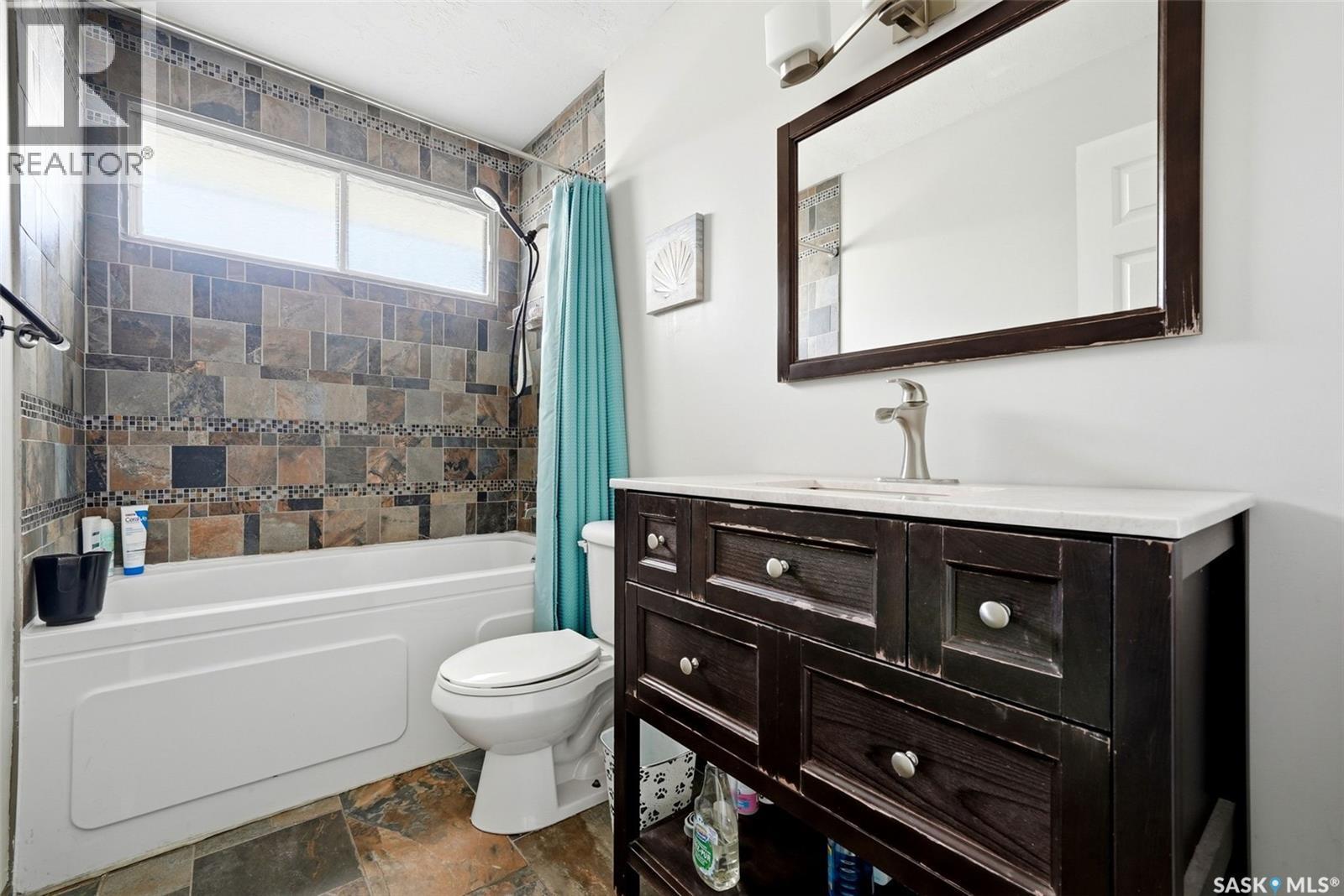 5834 Mckinley Avenue, Regina, SK - Indoor Photo Showing Bathroom