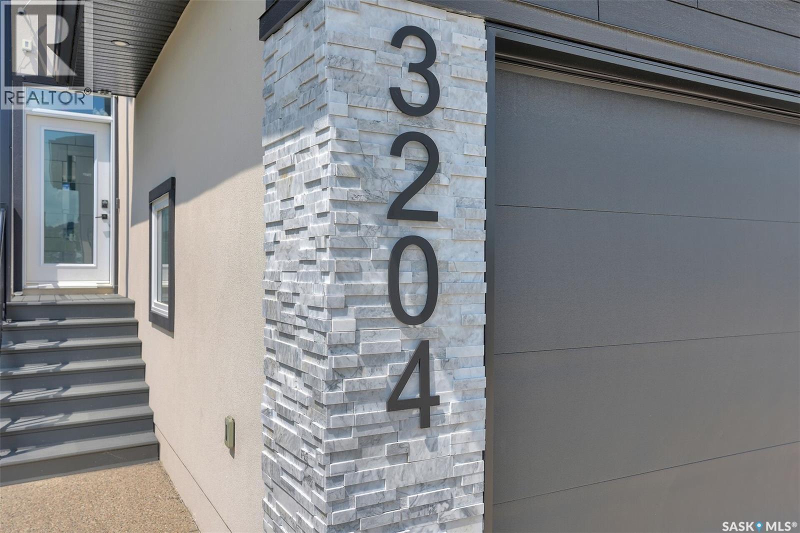 3204 Crosbie Crescent, Regina, SK - Outdoor