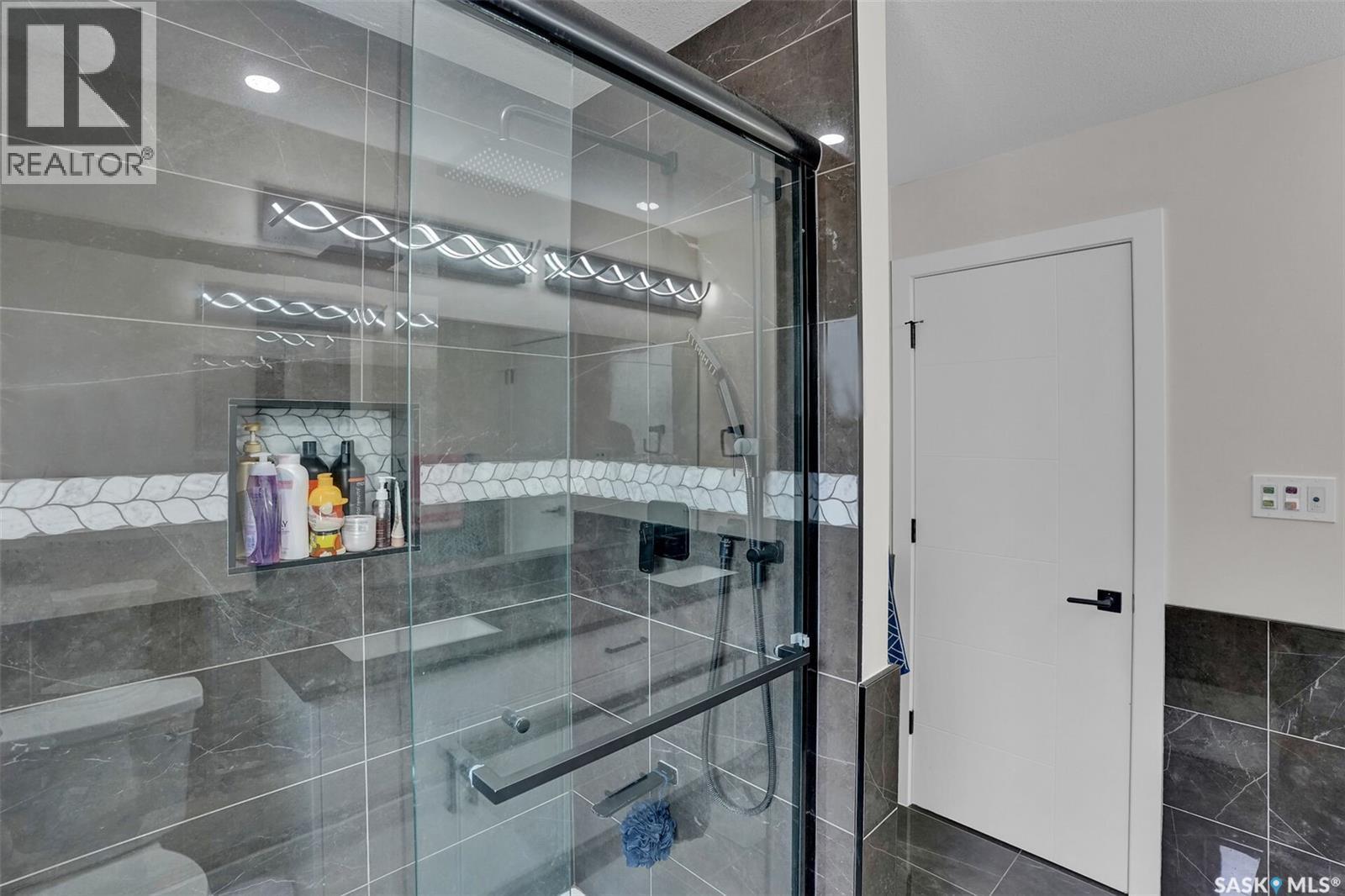 3204 Crosbie Crescent, Regina, SK - Indoor