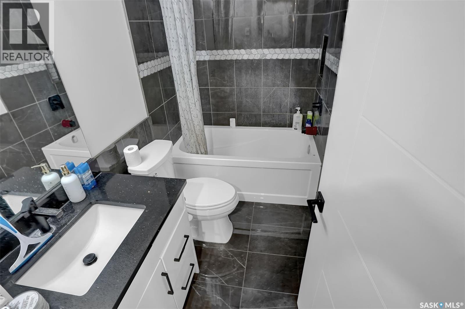 3204 Crosbie Crescent, Regina, SK - Indoor Photo Showing Bathroom