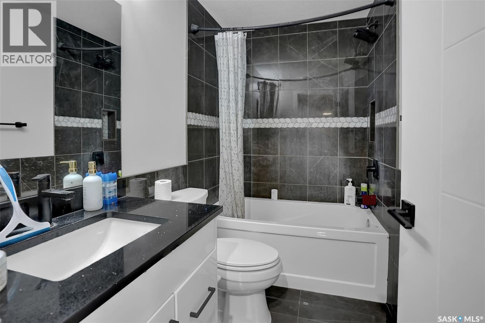 3204 Crosbie Crescent, Regina, SK - Indoor Photo Showing Bathroom