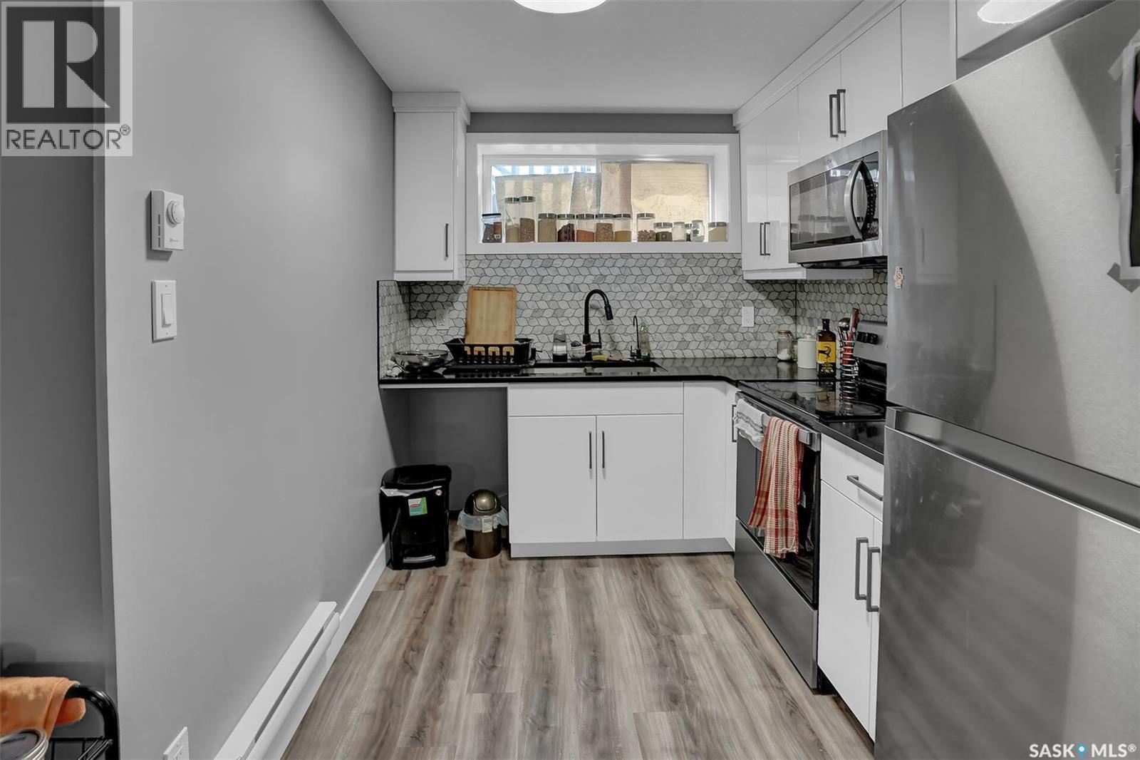 3204 Crosbie Crescent, Regina, SK - Indoor Photo Showing Kitchen With Upgraded Kitchen