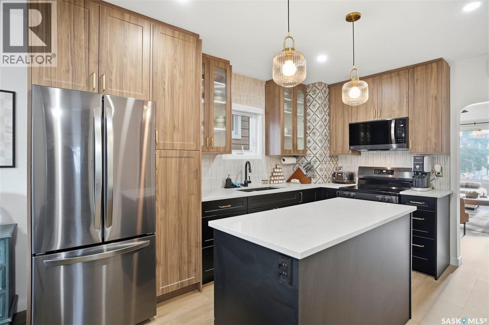 1909 William Avenue, Saskatoon, SK - Indoor Photo Showing Kitchen With Upgraded Kitchen