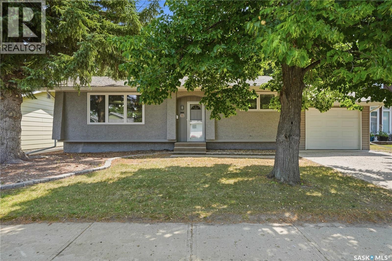 1227 Pascoe Drive E, Moose Jaw, SK - Outdoor
