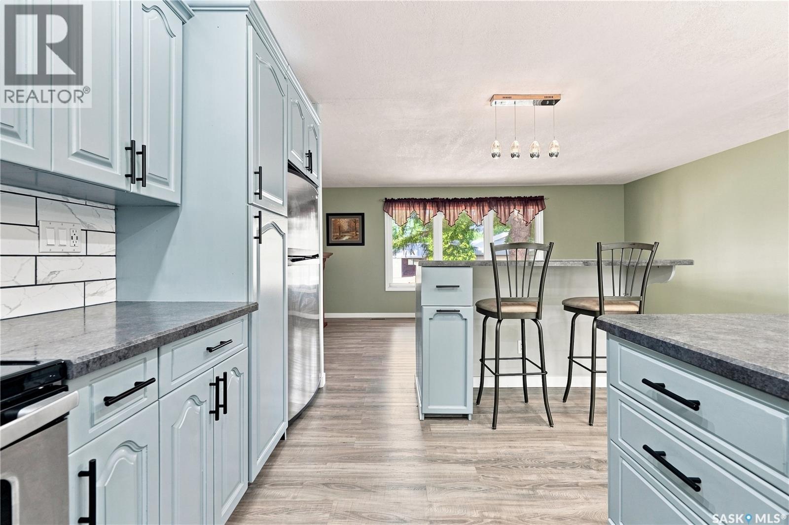 1227 Pascoe Drive E, Moose Jaw, SK - Indoor Photo Showing Kitchen