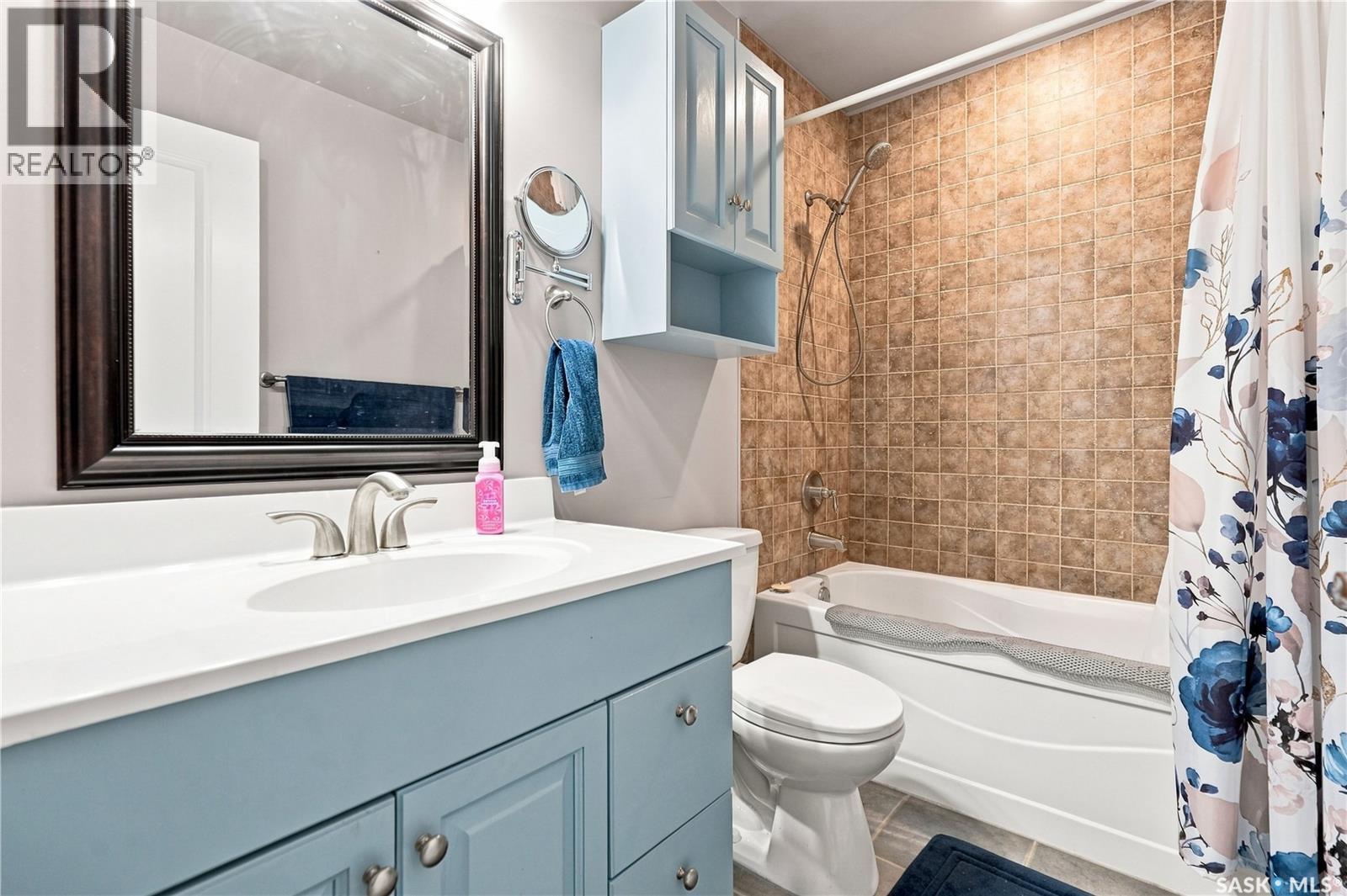1227 Pascoe Drive E, Moose Jaw, SK - Indoor Photo Showing Bathroom