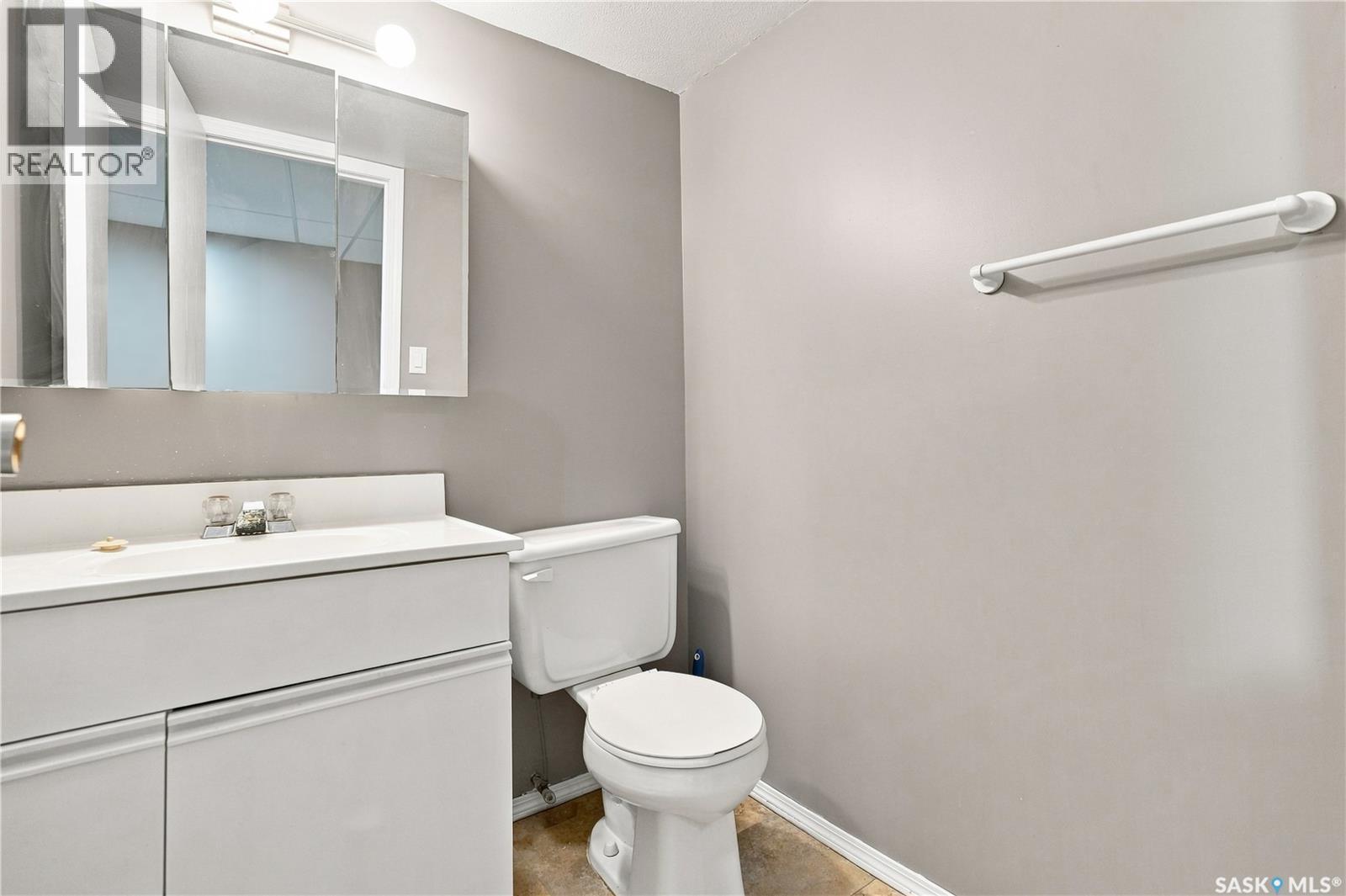 1227 Pascoe Drive E, Moose Jaw, SK - Indoor Photo Showing Bathroom