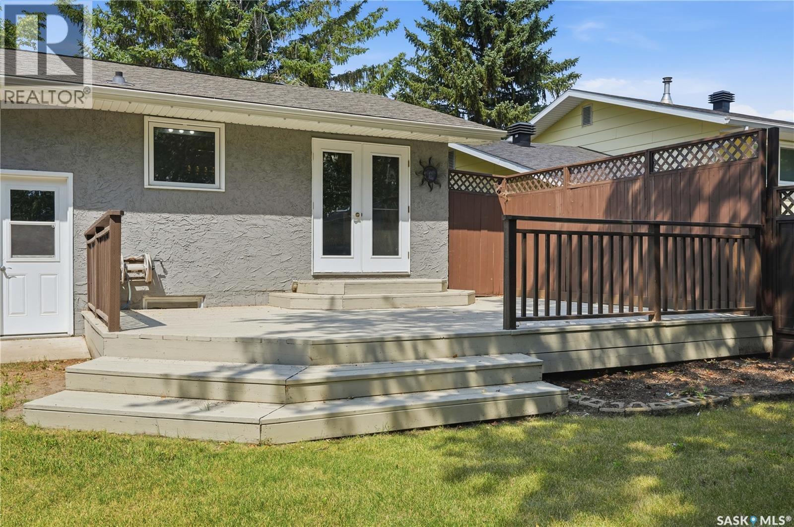 1227 Pascoe Drive E, Moose Jaw, SK - Outdoor